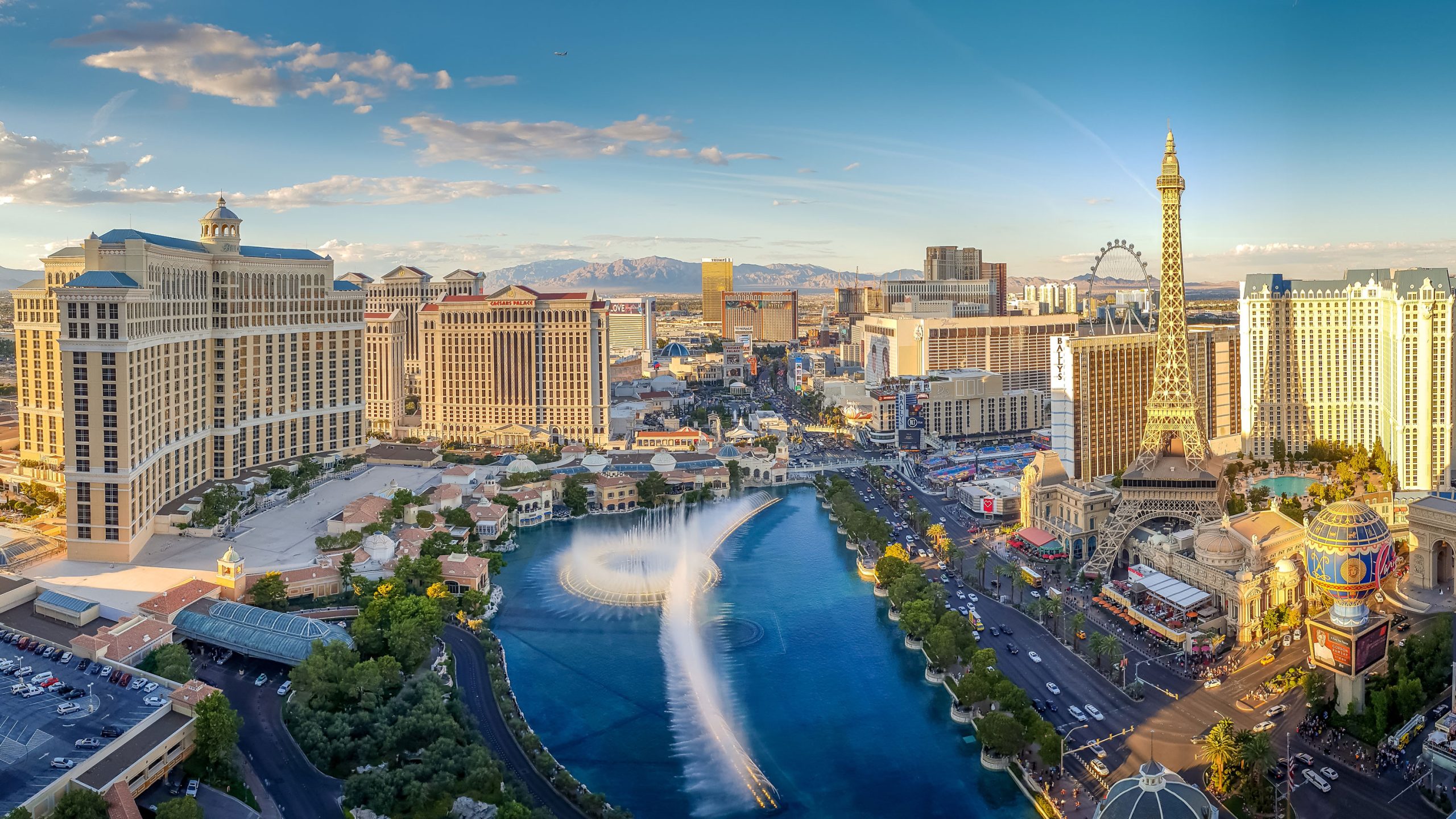 Las Vegas skyline and Bellagio lake